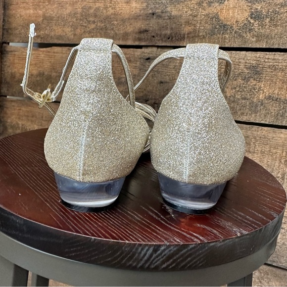 Easy Street Strappy Wedge Sandals in Gold women’s size 9 1/2W - Picture 3 of 8